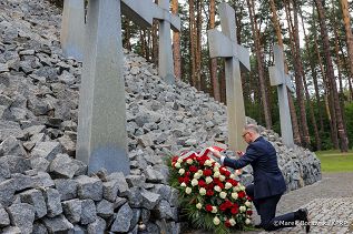 036_Andrzej_Duda_Wizyta_Kijów_Bykownia_Cmentarz_28-06-2025_MB1_4807.jpg