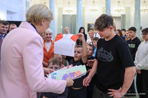 004_Agata_Kornhauser_Duda_spotkanie_podopieczni_Fundacja_zdjęcie ze spotkania podopiecznymi Fundacji_Dobrze_ze_jestes_20250530_GJA_3130.jpg