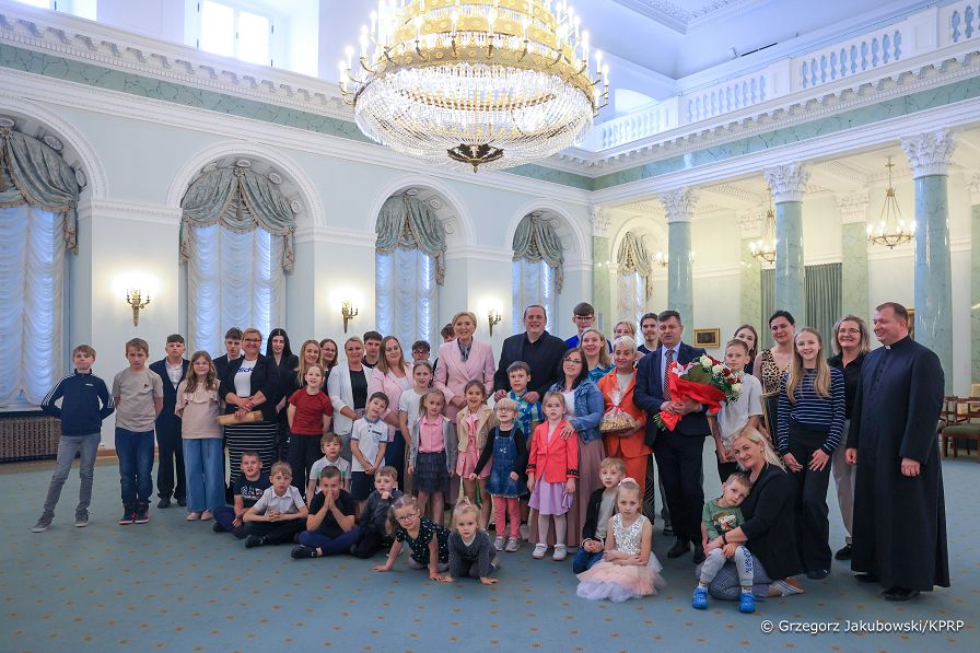 001_Agata_Kornhauser_Duda_spotkanie_podopieczni_Fundacja_zdjęcie ze spotkania podopiecznymi Fundacji_Dobrze_ze_jestes_20250530_GJA_2959.jpg