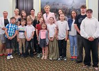 009_Agata_Kornhauser_Duda_spotkanie_podopieczni_Fundacja_zdjęcie ze spotkania podopiecznymi Fundacji_Dobrze_ze_jestes_20250530_GJA_3249.jpg