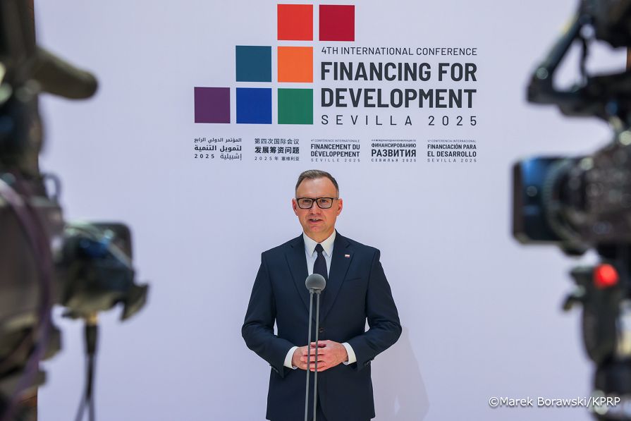 018_Andrzej_Duda_Wizyta_Hiszpania_dzień_2_Financing_for_Development_spotkanie_Prezydent_Kenia_Wypowiedź_dla_mediów_30-06-2025_MB1_5821.jpg