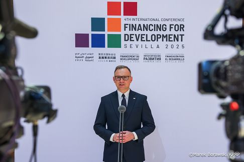 018_Andrzej_Duda_Wizyta_Hiszpania_dzień_2_Financing_for_Development_spotkanie_Prezydent_Kenia_Wypowiedź_dla_mediów_30-06-2025_MB1_5821.jpg
