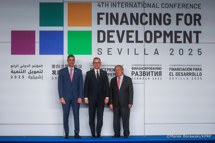 001_Andrzej_Duda_Wizyta_Hiszpania_dzień_2_Financing_fo_Development_powitanie_30-06-2025_MB2_3975.jpg.JPG