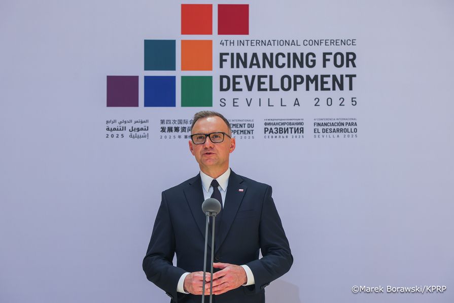 017_Andrzej_Duda_Wizyta_Hiszpania_dzień_2_Financing_for_Development_spotkanie_Prezydent_Kenia_Wypowiedź_dla_mediów_30-06-2025_MB1_5805.jpg