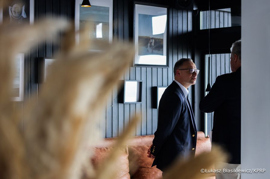 002_Andrzej_Duda_Agata_Kornhauser_Duda_Nida_spacer_wydma_03-06-2025_LB_24040.jpg.JPG