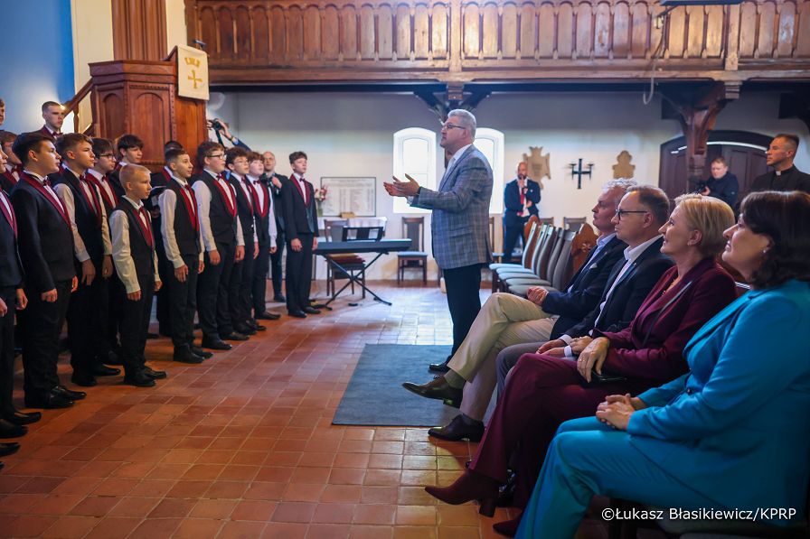 009_Andrzej_Duda_Agata_Kornhauser_Duda_Nida_spacer_wydma_03-06-2025_LB_24459.jpg.JPG