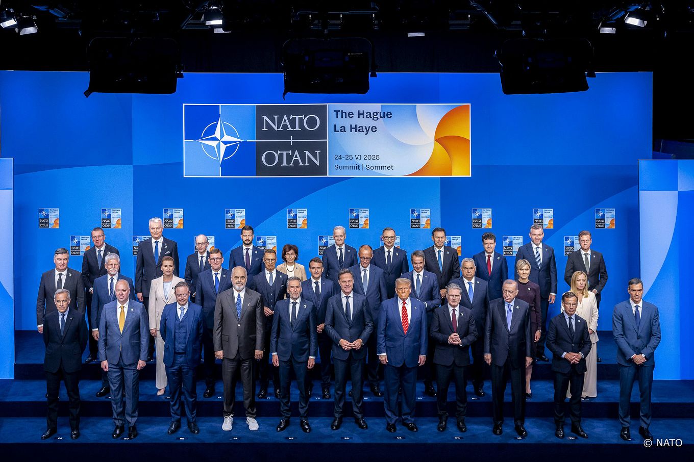 060_001_Prezydent_Andrzej_Duda_Haga_Szczyt_NATO_Welcome_Photo_20250625_20250625_summit-welcome-photo_0001.jpg