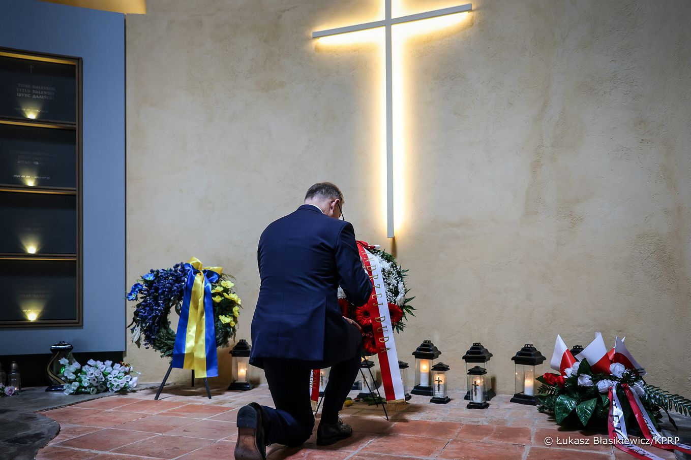 009_008_Prezydent_Adnrzej_Duda_wience_cmentarz_Stara_Rossa_20250602_LB_20406.jpg