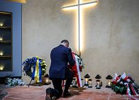 009_008_Prezydent_Adnrzej_Duda_wience_cmentarz_Stara_Rossa_20250602_LB_20406.jpg