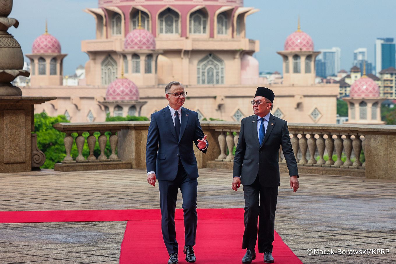 026_011_Agata_Kornhauser_Duda_Andrzej_Duda_Kuala Lumpur_powitanie_10-06-2025_MB2_9600.jpg.jpg
