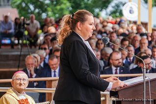003_Minister_Malgorzata_Paprocka_odczytanie_listu_Jasna_Gora_Pielgrzymka_Rodziny_Radia_Maryja_20250713_DSC05932.jpg