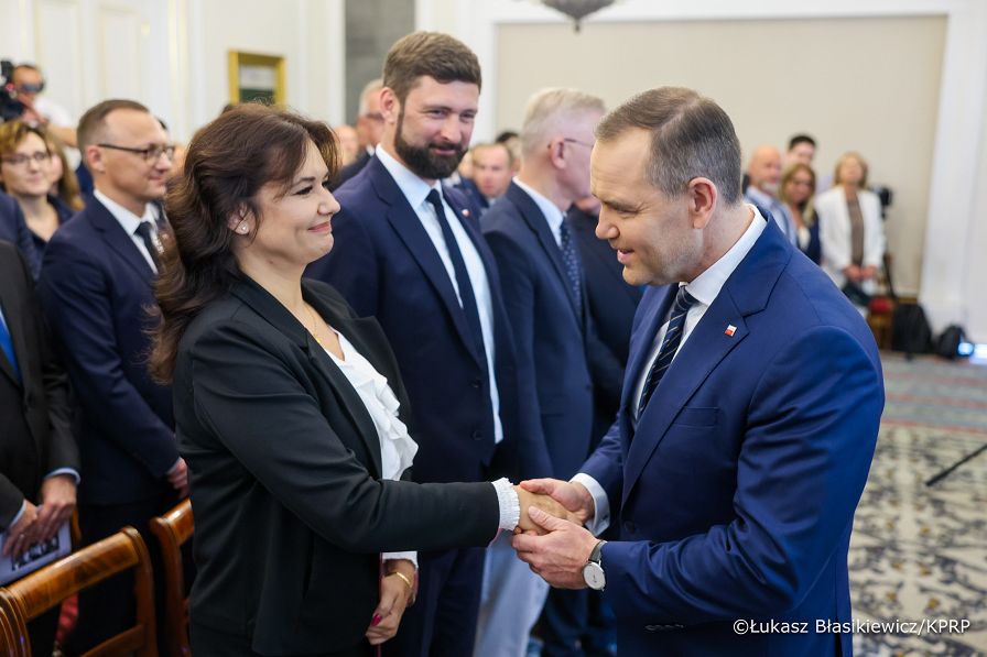 001_Karol_Nawrocki_Katarzyna_Pawlak-Mucha_noty_identyfikacyjne_IPN_24-07-2025_LB_14755.jpg.JPG