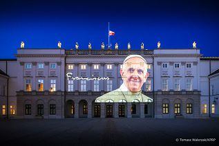 001_Iluminacja_Papiez_Franciszek_20240426_OQ4A4284.jpg