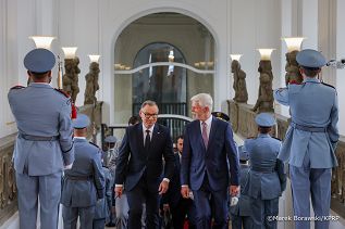 006_Andrzej_Duda_Agata_Korhauser_Duda_Wizyta_Pary_Prezydenckiej_w_Republice_Czeskiej_powitanie_07-07-2025_MB1_9132.jpg