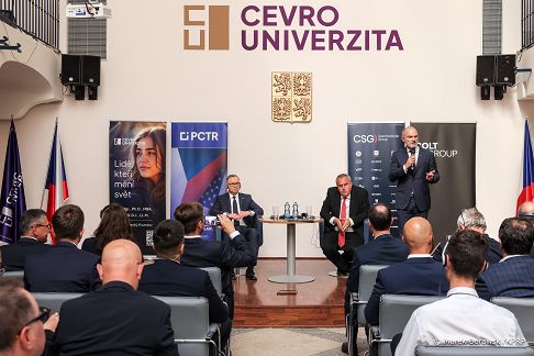 001_Prezydent_Andrzej_Duda_wizyta_Uniwersytet_CEVRO_Praga_Republika_Czeska_20250707_MB1_0602.jpg