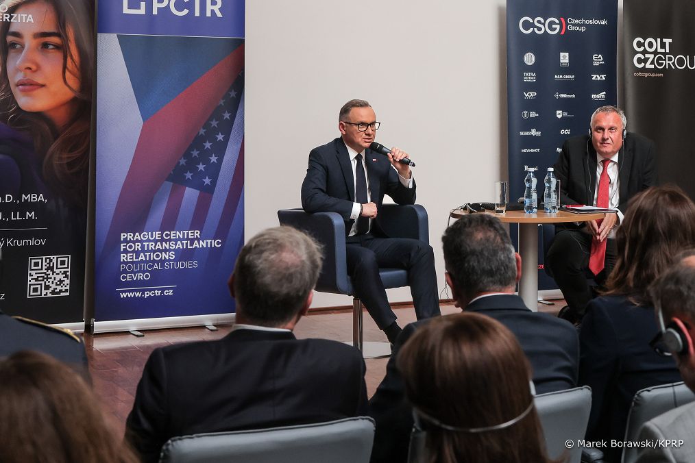 004_Prezydent_Andrzej_Duda_wizyta_Uniwersytet_CEVRO_Praga_Republika_Czeska_20250707_MB1_0664.jpg