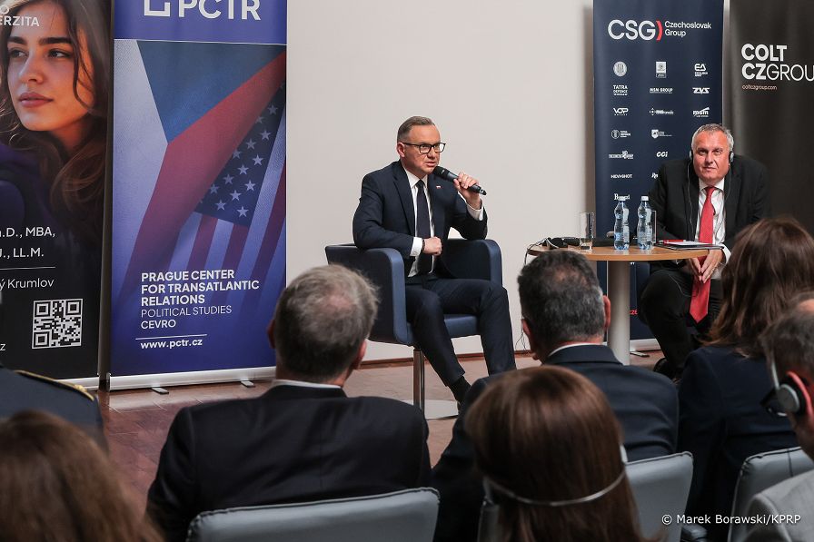 004_Prezydent_Andrzej_Duda_wizyta_Uniwersytet_CEVRO_Praga_Republika_Czeska_20250707_MB1_0664.jpg