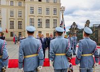004_Andrzej_Duda_Agata_Korhauser_Duda_Wizyta_Pary_Prezydenckiej_w_Republice_Czeskiej_powitanie_07-07-2025_PK1_8254.jpg
