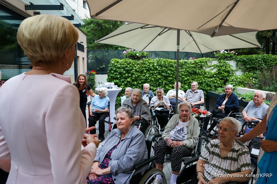 009Agata_Kornhauser_Duda_Wizyta_Dom_seniora_im_Purkynovej_07-07-2025_PK1_8927.jpg.JPG