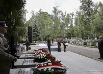 02_Piotr_Cwik_zlozenie_wiencow_groby_Dowodcow_Armii_Krajowej_20250801_PK1_2187.jpg