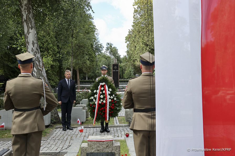 05_Piotr_Cwik_zlozenie_wiencow_groby_Dowodcow_Armii_Krajowej_20250801_PK1_2317.jpg