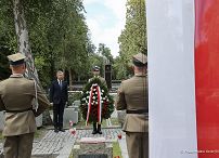 05_Piotr_Cwik_zlozenie_wiencow_groby_Dowodcow_Armii_Krajowej_20250801_PK1_2317.jpg