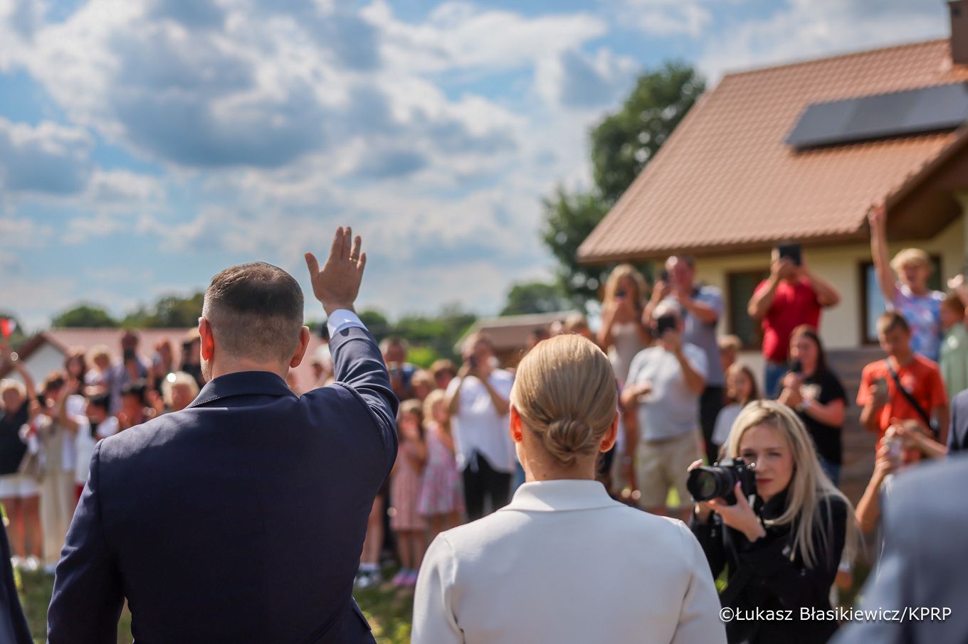 01_001_Karol_Nawrocki_Marta_Nawrocka_wizyta_podkarpacie_Cmolas_08-08-2025_LB_13314.jpg.JPG.JPG