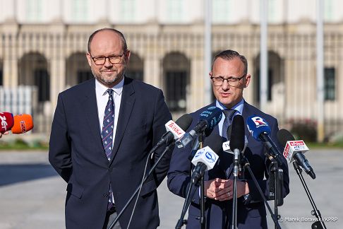 001_Minister_Rafal_Leskiewicz_Marcin_Przydacz_briefing_20250813_MB2_9918.jpg