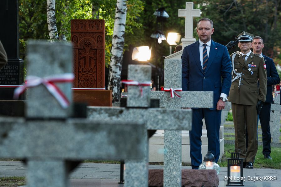12_Karol_Naworcki_Apel_Poległych_Pomnik_Poległych_1920_14-08-2025_MWB11300.jpg.JPG