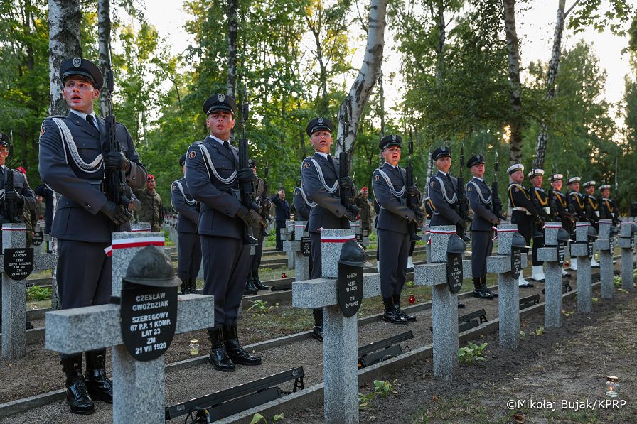 11_Karol_Naworcki_Apel_Poległych_Pomnik_Poległych_1920_14-08-2025_MWB23261.jpg.JPG