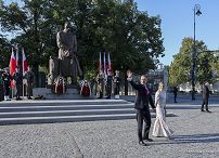 05_Karol_Nawrocki_Swieow_Wojska_Polskiego_wieniec_20250815_PK1_5777.jpg