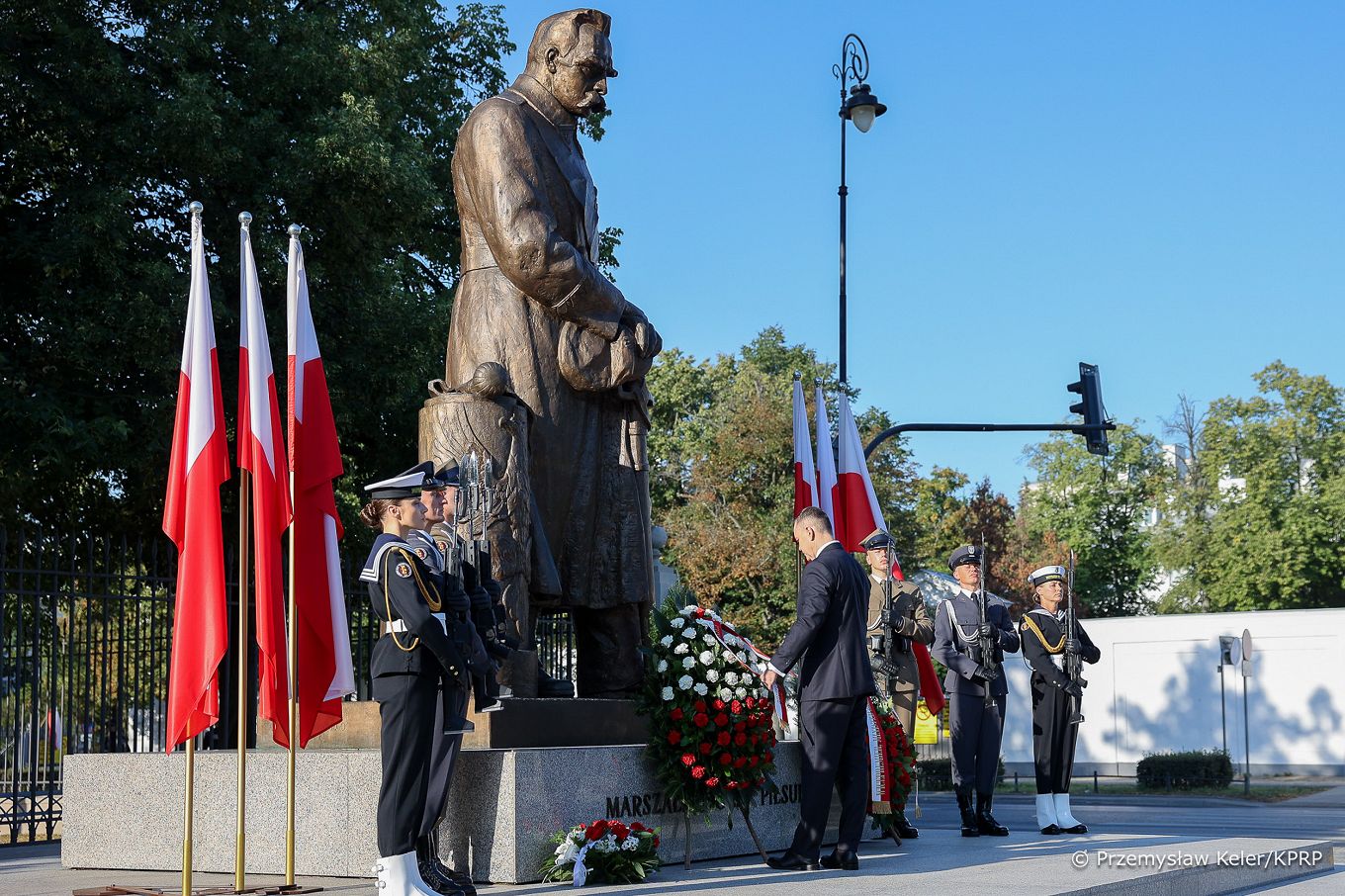 001_04_Karol_Nawrocki_Swieow_Wojska_Polskiego_wieniec_20250815_PK1_5700.jpg