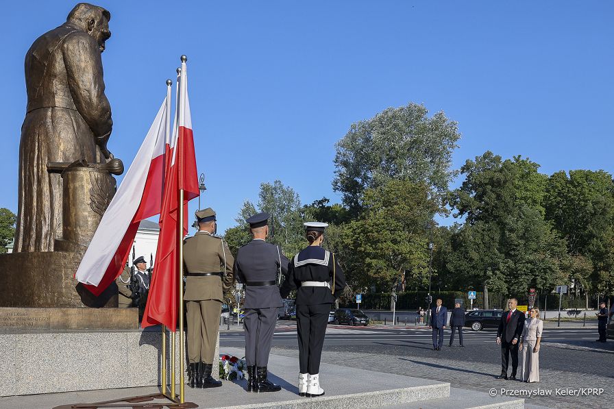 01_Karol_Nawrocki_Swieow_Wojska_Polskiego_wieniec_20250815_PK1_5731.jpg
