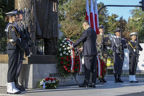 03_Karol_Nawrocki_Swieow_Wojska_Polskiego_wieniec_20250815_PK1_5702.jpg