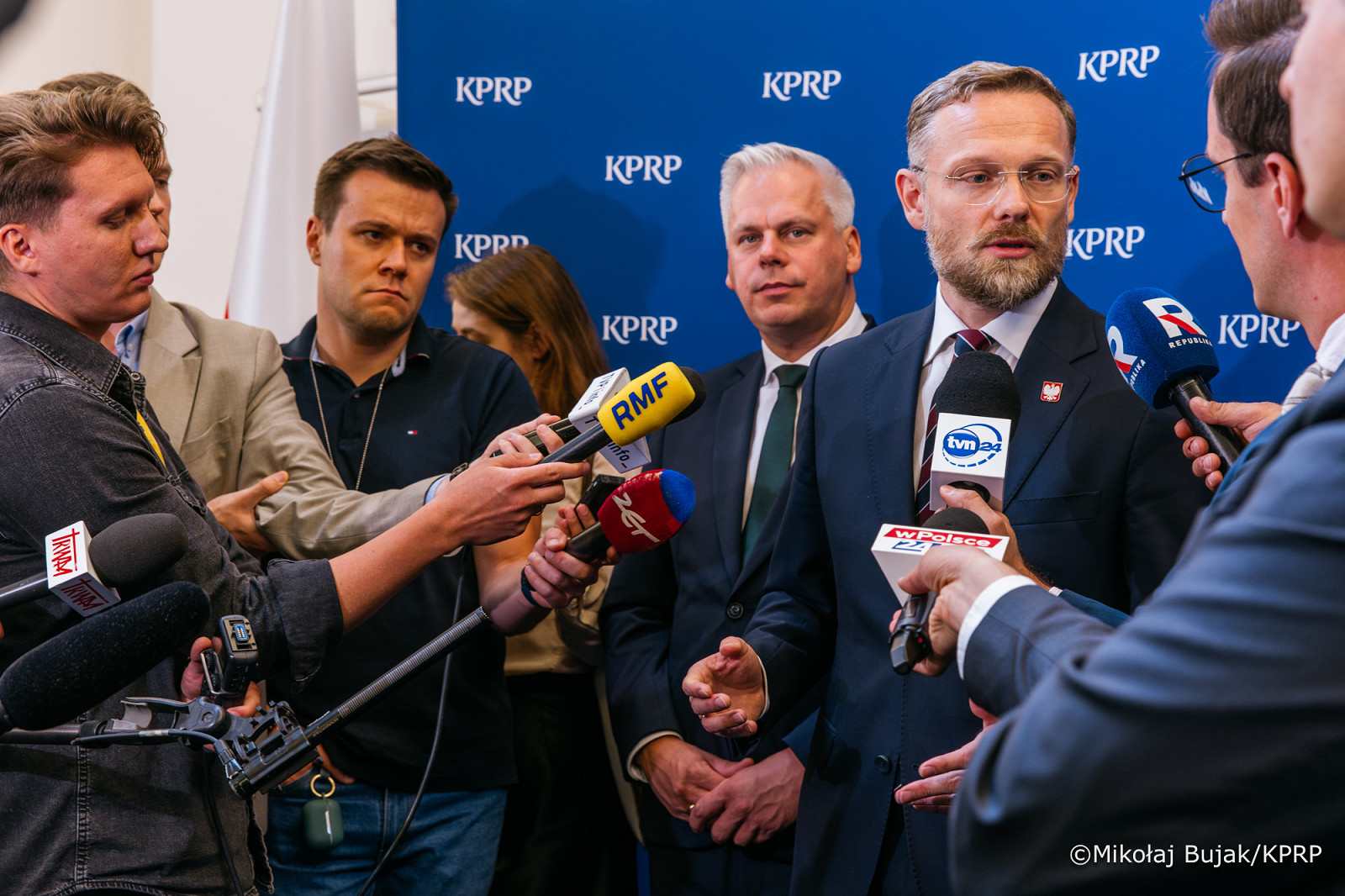 07_Zbigniew_Bogucki_Karol_Rabenda_briefing_po_podpisaniu_ustaw_21-08-2025_MWB17384.jpg [940.49 KB]