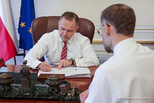 01_Karol_Nawrocki_podpisanie_ustaw_21-08-2025_MWB16875.jpg.JPG