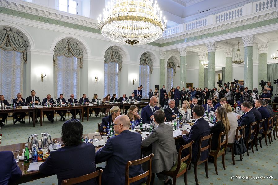 013_a_Prezydent_Karol_Nawrocki_posiedzenie_Rady_Gabinetowej_20250827_MWB19993.jpg