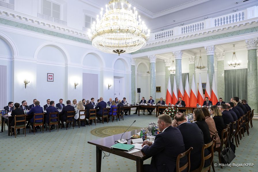 009_Prezydent_Karol_Nawrocki_posiedzenie_Rady_Gabinetowej_20250827_MWB19922.jpg