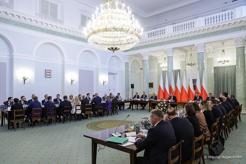 009_Prezydent_Karol_Nawrocki_posiedzenie_Rady_Gabinetowej_20250827_MWB19922.jpg