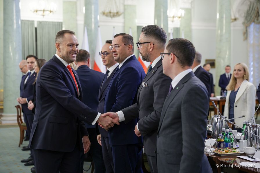 001_Prezydent_Karol_Nawrocki_posiedzenie_Rady_Gabinetowej_20250827_MWB19867.jpg