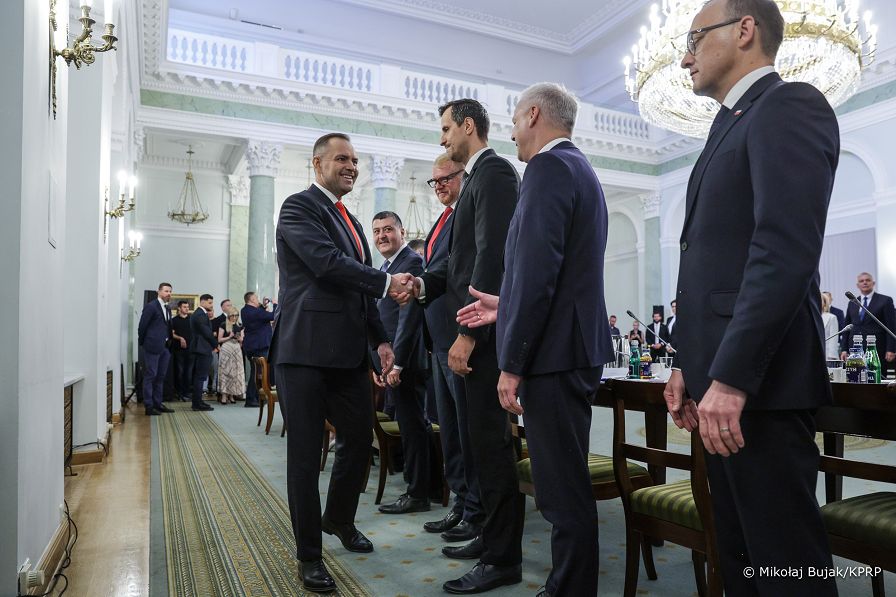 003_Prezydent_Karol_Nawrocki_posiedzenie_Rady_Gabinetowej_20250827_MWB19886.jpg