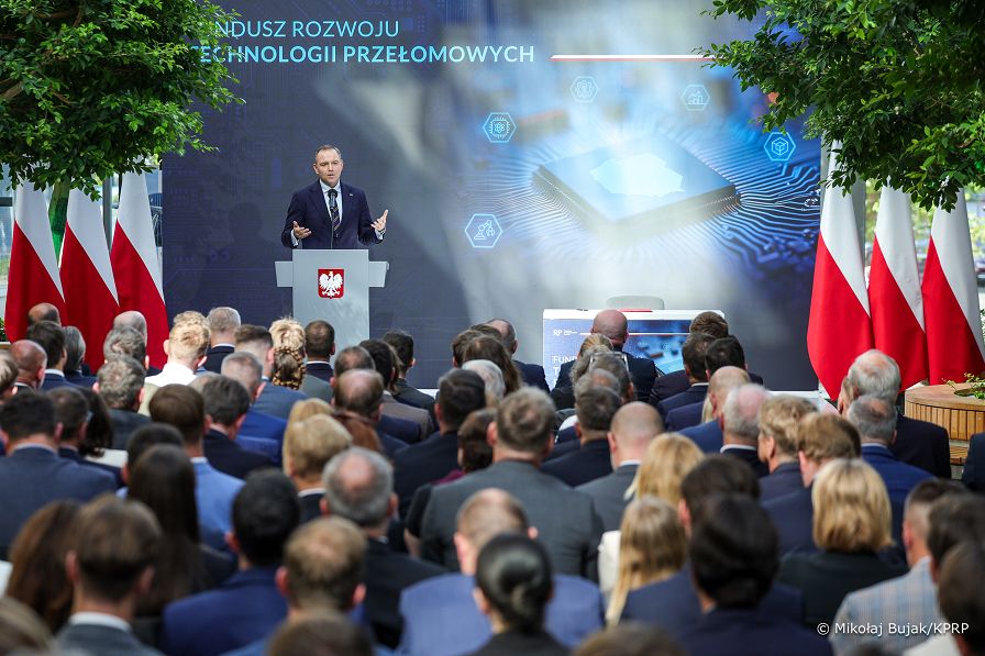 006_Prezydent_Karol_Nawrocki_podpisanie_projektu_ustawy_o_Funduszu_Rozwoju_Technologii_Przelomowych_20250829_MWB21680.jpg