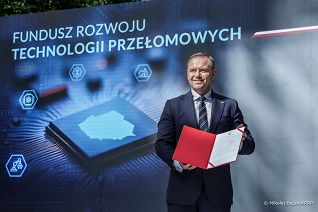 003_a_Prezydent_Karol_Nawrocki_podpisanie_projektu_ustawy_o_Funduszu_Rozwoju_Technologii_Przelomowych_20250829_MWB11642.jpg