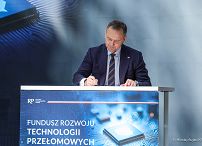 001_Prezydent_Karol_Nawrocki_podpisanie_projektu_ustawy_o_Funduszu_Rozwoju_Technologii_Przelomowych_20250829_MWB21466.jpg