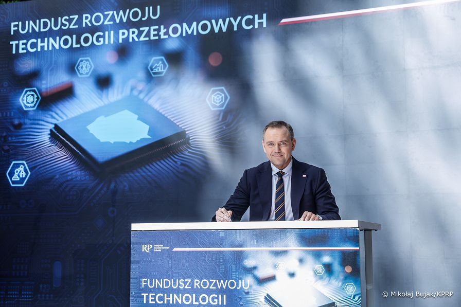 002_new_Prezydent_Karol_Nawrocki_podpisanie_projektu_ustawy_o_Funduszu_Rozwoju_Technologii_Przelomowych_20250829_MWB11604.jpg