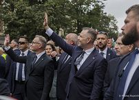 48_Karol_Nawrocki_zlozenia_kwiatow_na_Bramie_Nr_2_Stoczni_Gdanskiej _20250831_MWB14669.jpg