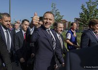 36_Karol_Nawrocki_zlozenia_kwiatow_na_Bramie_Nr_2_Stoczni_Gdanskiej _20250831_MWB14017.jpg