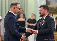 004_Andrzej_Duda_odznaczenia_lekarze_04-08-2025_LB_15305.jpg.JPG