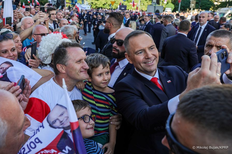 005_Prezydent_Karol_Nawrocki_przejscie_ludzie_Warszawa_20250806_MWB28328.jpg