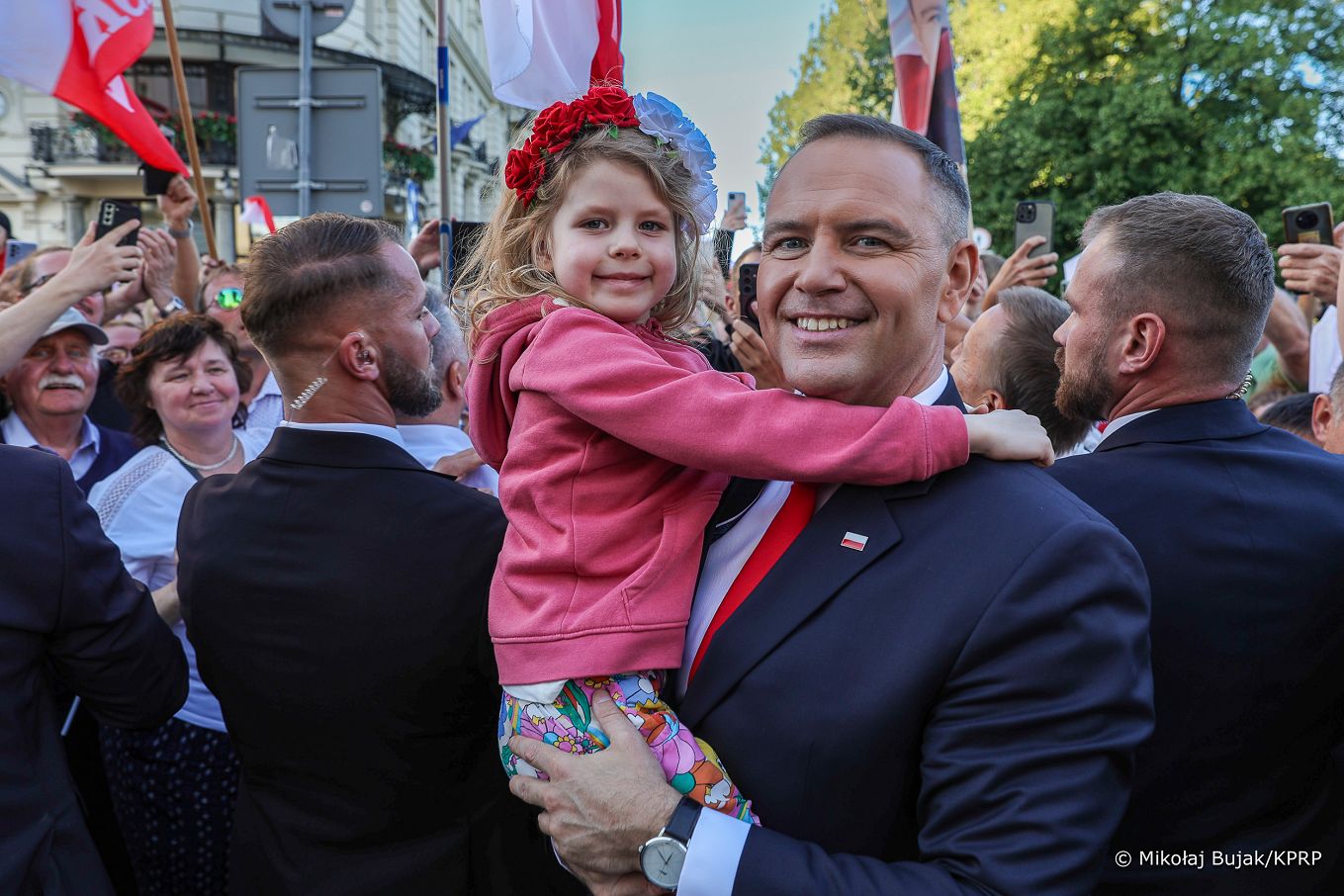 024_007_Prezydent_Karol_Nawrocki_przejscie_ludzie_Warszawa_20250806_MWB28437.jpg